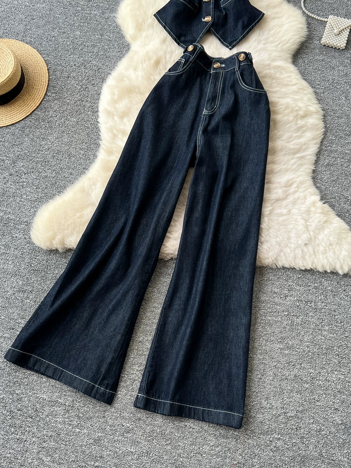 Party goes on set DTP235 images